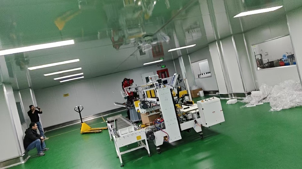 在工廠轟鳴的流水線上,碼垛機器人正以精準的機械臂舞動,悄然改寫現代工業的效率法則——這雙不知疲倦的